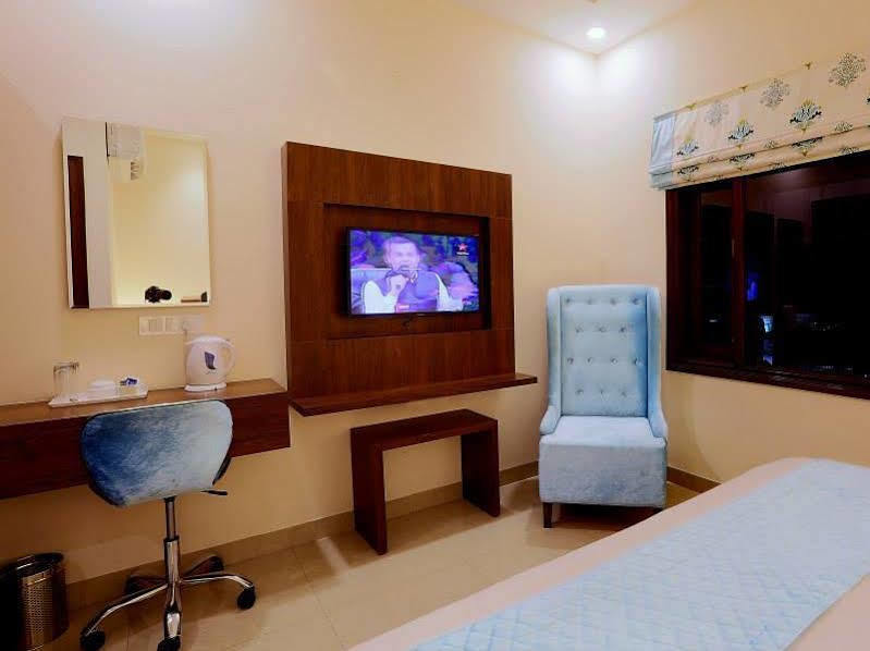 Hotel Rk Grande ルディヤーナー エクステリア 写真